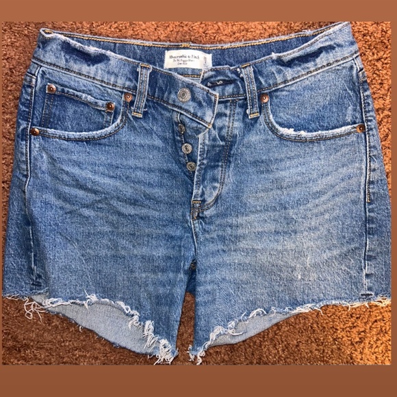 Abercrombie 90s baggy shorts low rise in medium wash SZ 26 - Picture 2 of 4
